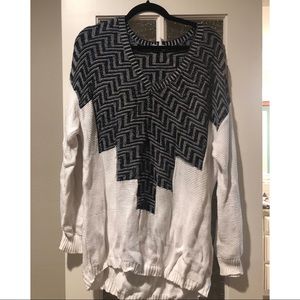 BCBGeneration white&black cable knit vneck sweater